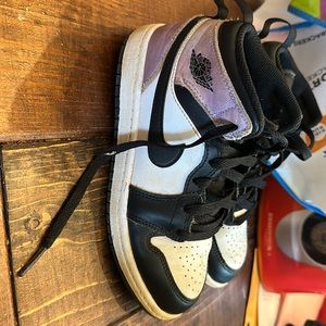 Jordan AJ 1 Mid SE black purple white